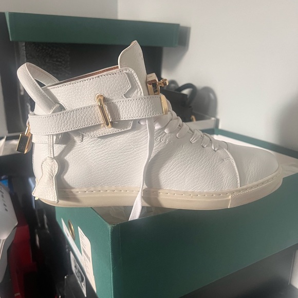 twist-lock high-top padlock sneakers size 9 mint condition like new - Picture 2 of 3